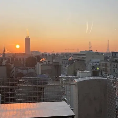 2 Bedrooms In The Sky !