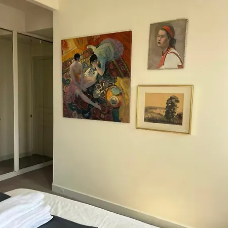 2 Bedrooms In The Sky ! شقة نويي سور سين